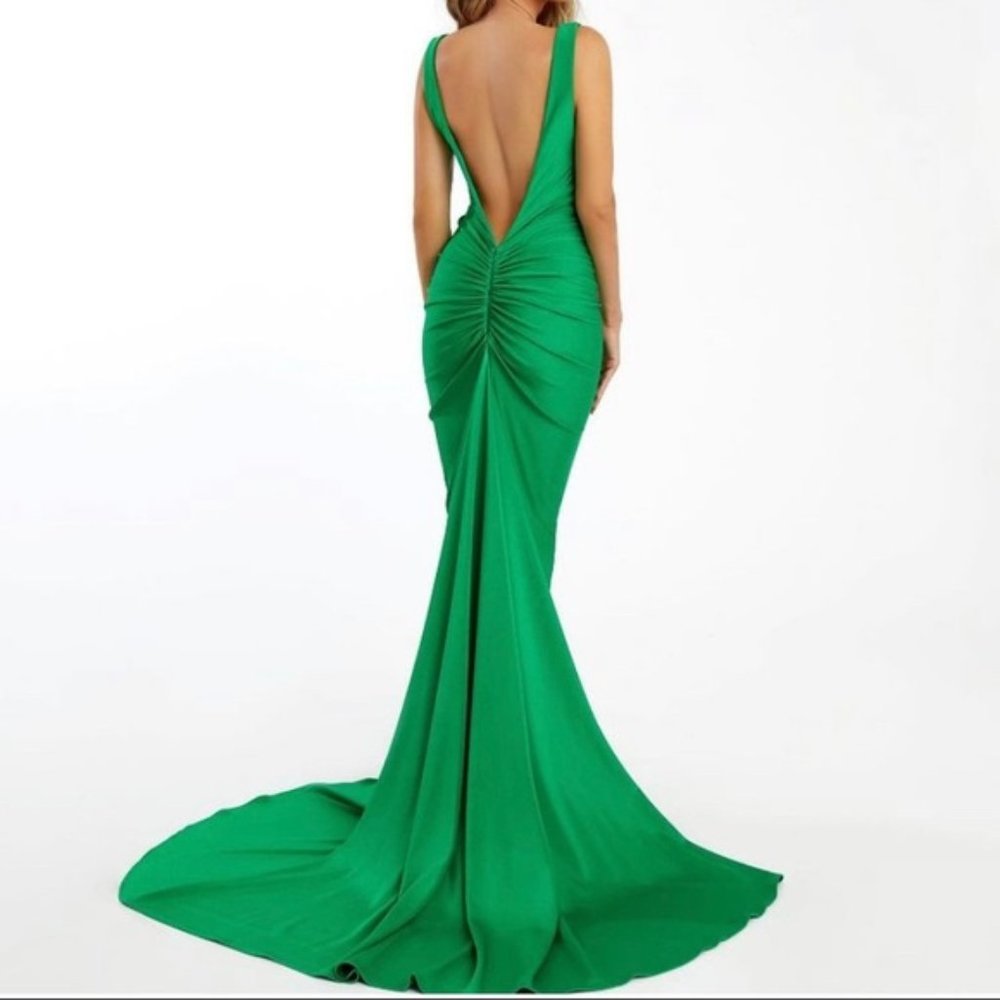 NICOLE BAKTI EMERALD GREEN MERMAID GOWN